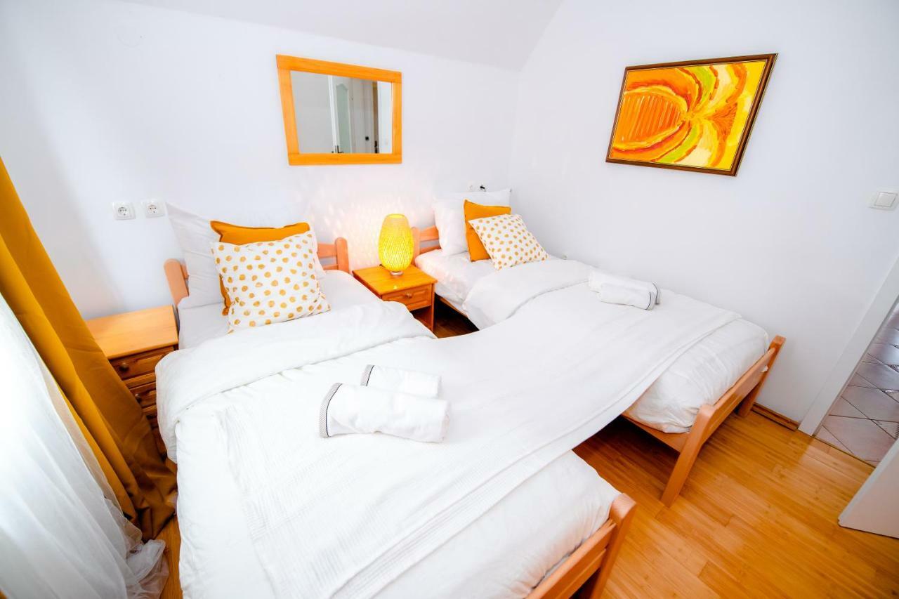 Apartment With View Zirovnica Bagian luar foto