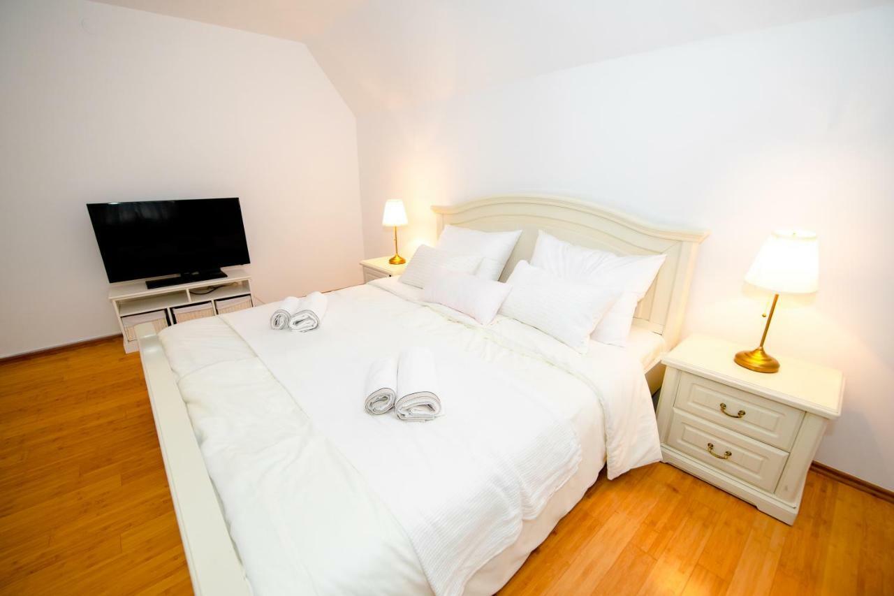 Apartment With View Zirovnica Bagian luar foto